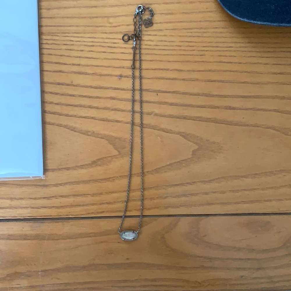 Kendra Scott necklace